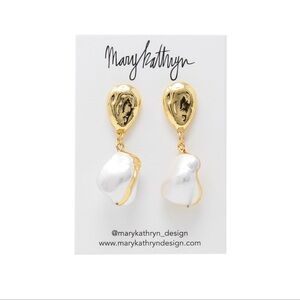 Gold-Plated Drop Earrings with White Baroque Pearls